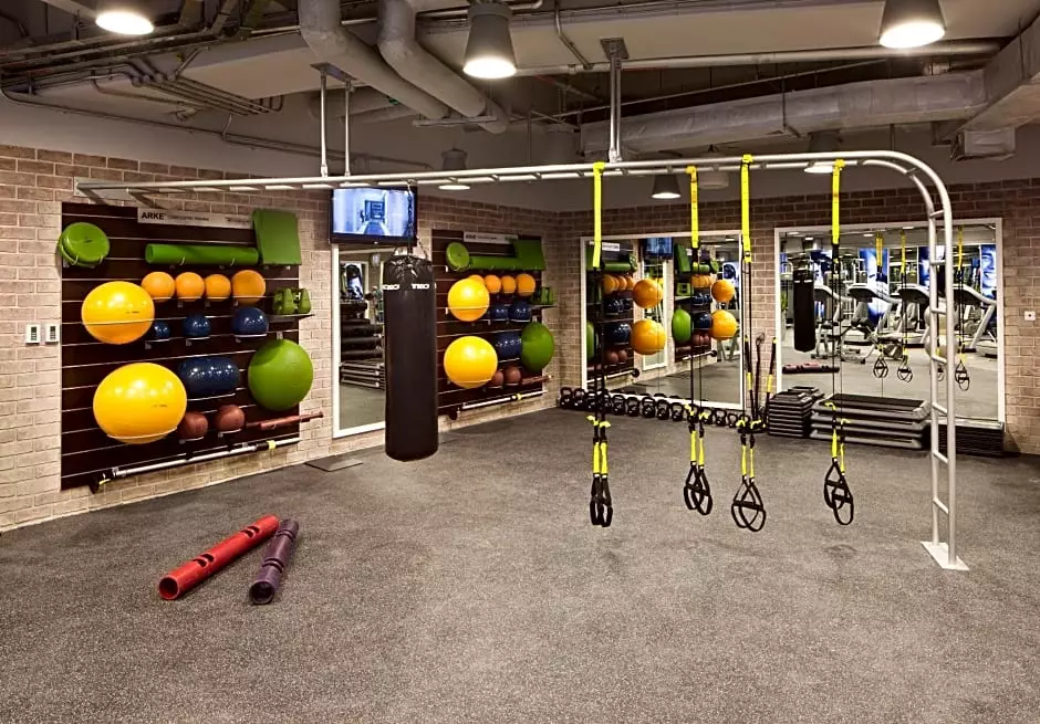 باشگاه هتل جمیرا امارات تاورز
